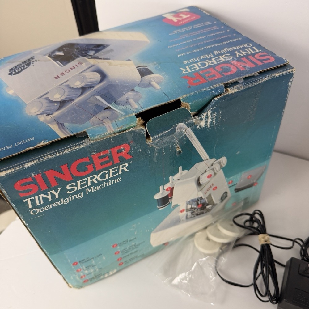 Singer Tiny Serger TS380A Overedging Machine Prethreaded w Box - Picture 9 of 12